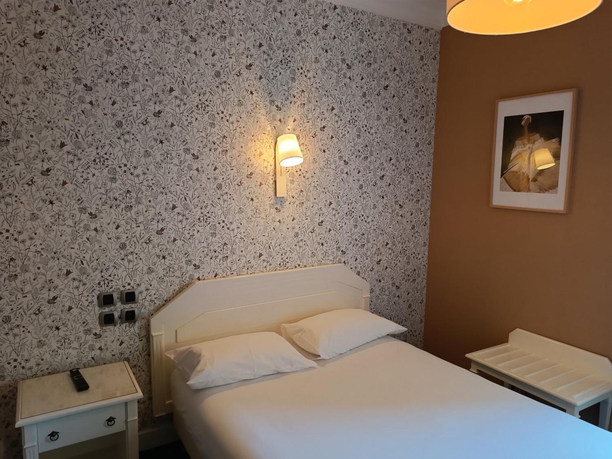 Contact Hotel Limoges - Hotel Des Deux Moulins Экстерьер фото