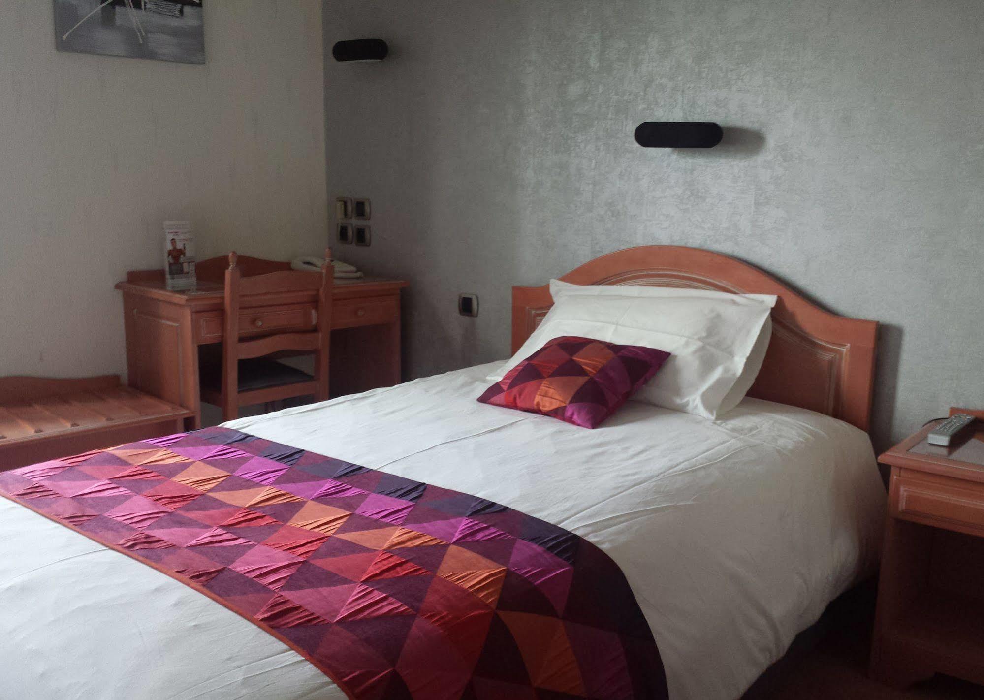 Contact Hotel Limoges - Hotel Des Deux Moulins Экстерьер фото